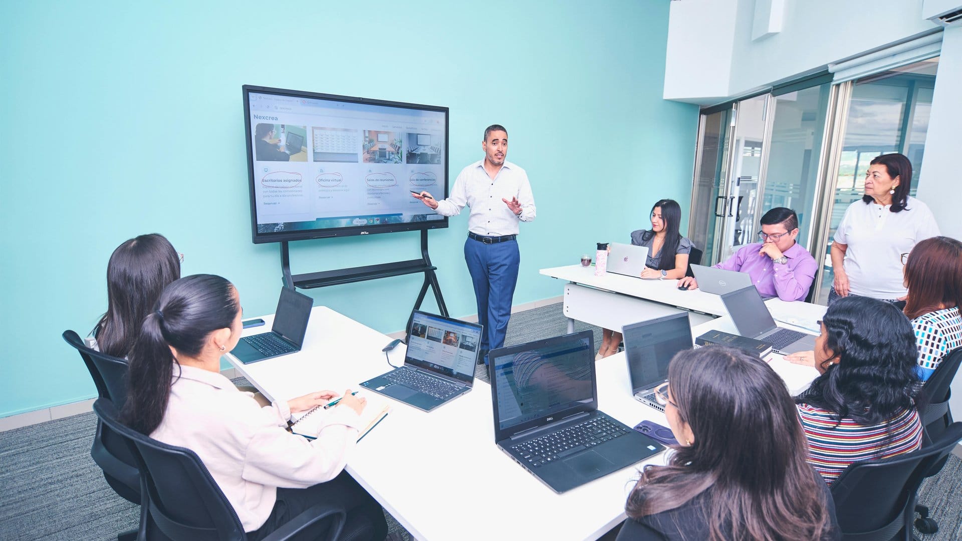 IT training program for organizations — Building an IT Training Program for Your Organization | photo by Luis Sevilla via Pexels