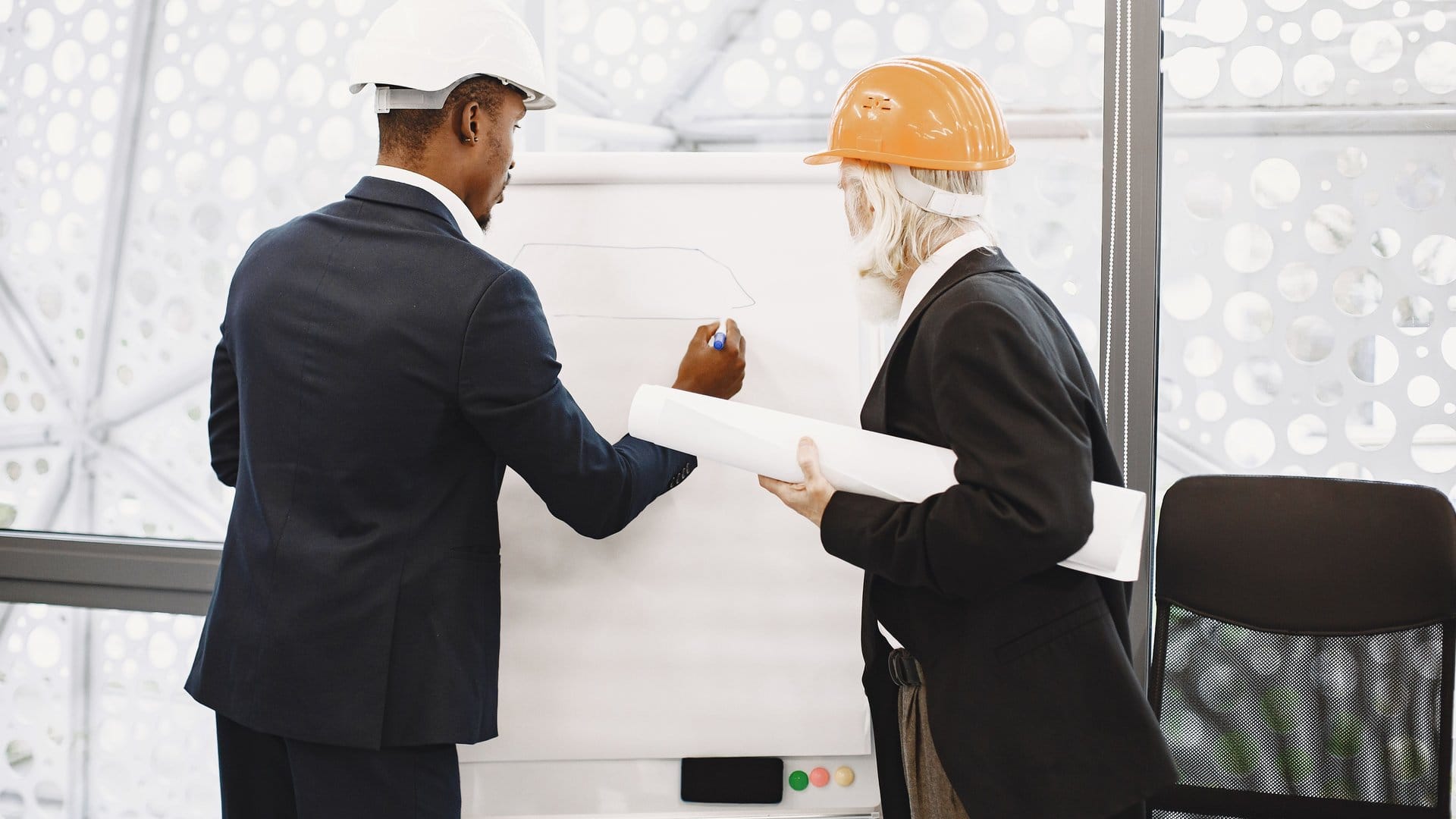 AWS cloud architect career path — How to Become an AWS Cloud Architect | photo by Gustavo Fring via Pexels