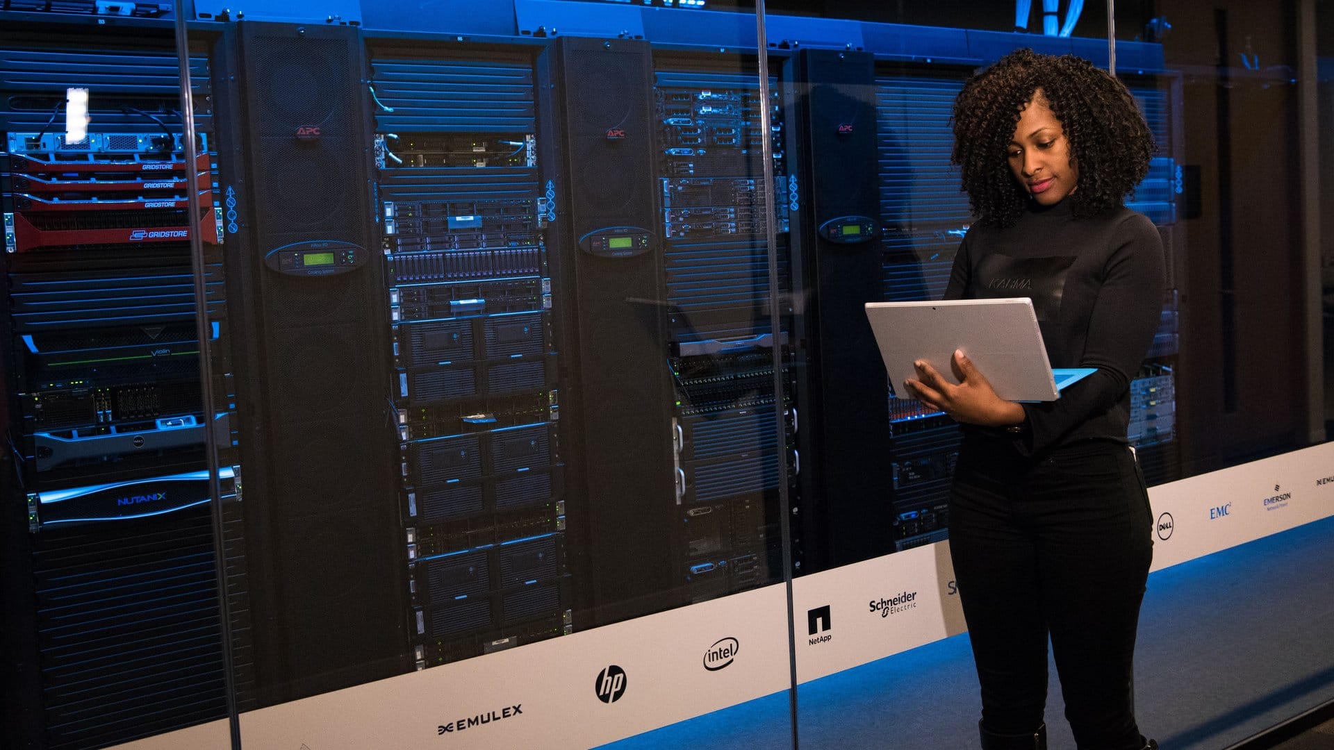 Azure hybrid cloud environments — Microsoft Azure for Hybrid Cloud Environments | photo by Christina Morillo via Pexels