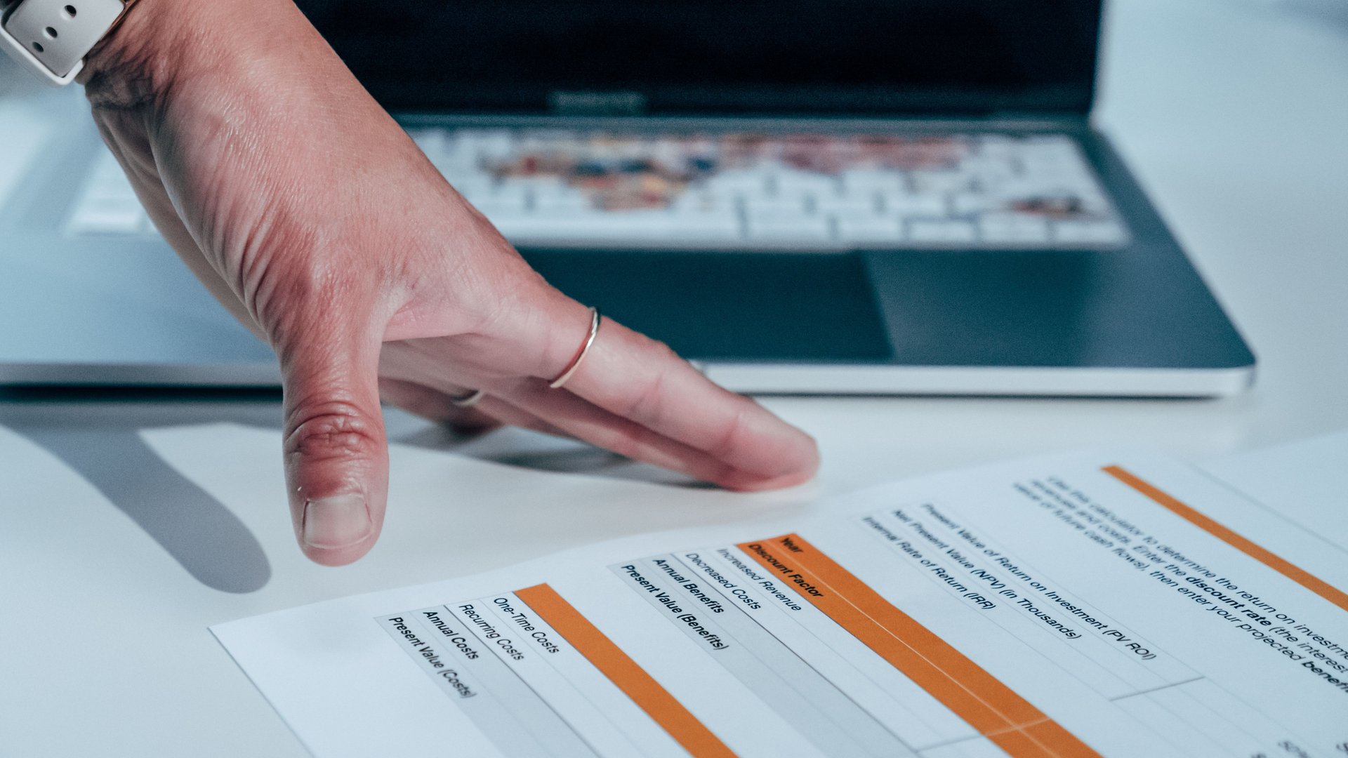 Microsoft 365 Copilot for office professionals — Microsoft 365 Copilot for Office Professionals: What It Does and How to Learn It | photo by Kindel Media via Pexels